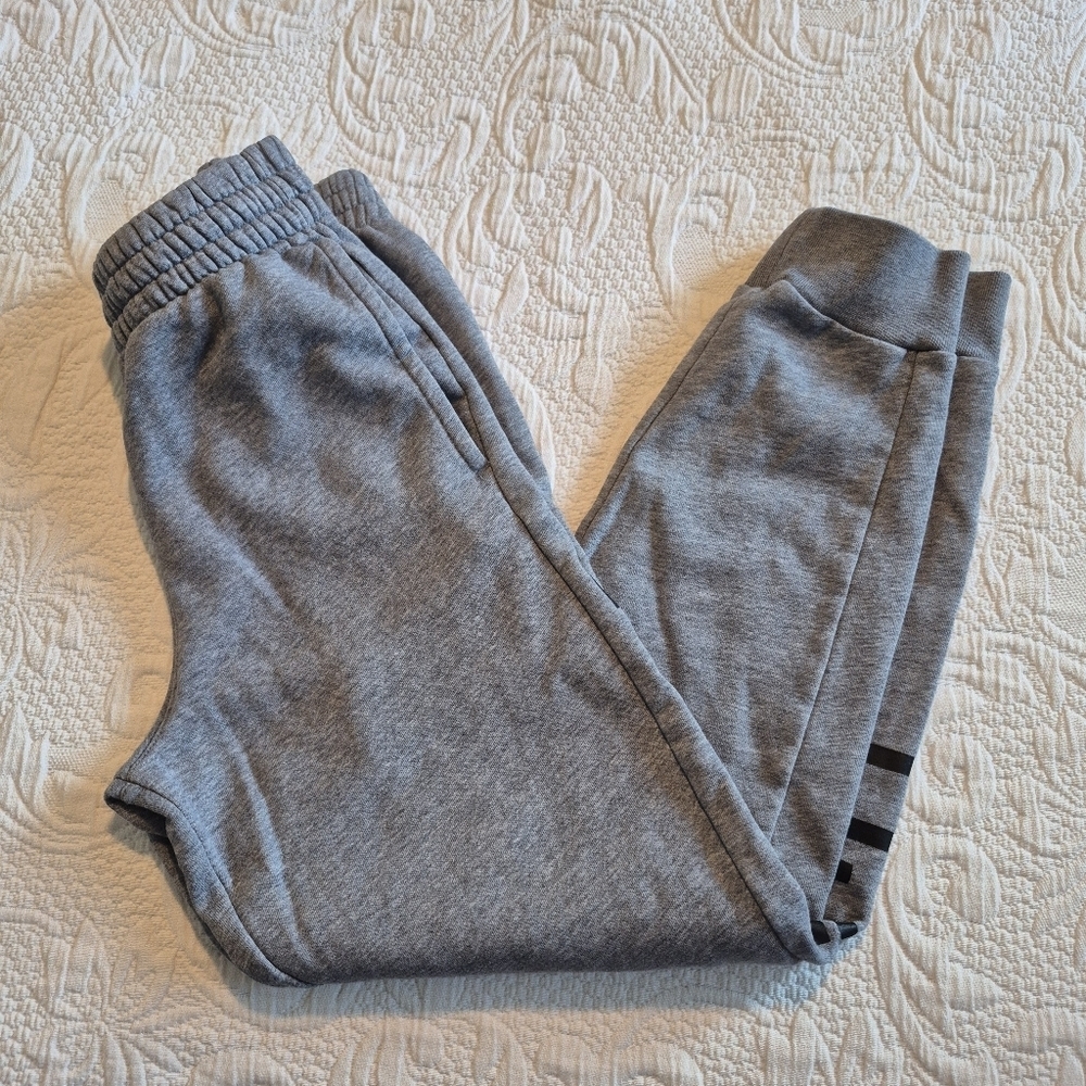 Carhartt boys size Medium or 10/12 gray jogging pants, elastic waist, VGUC